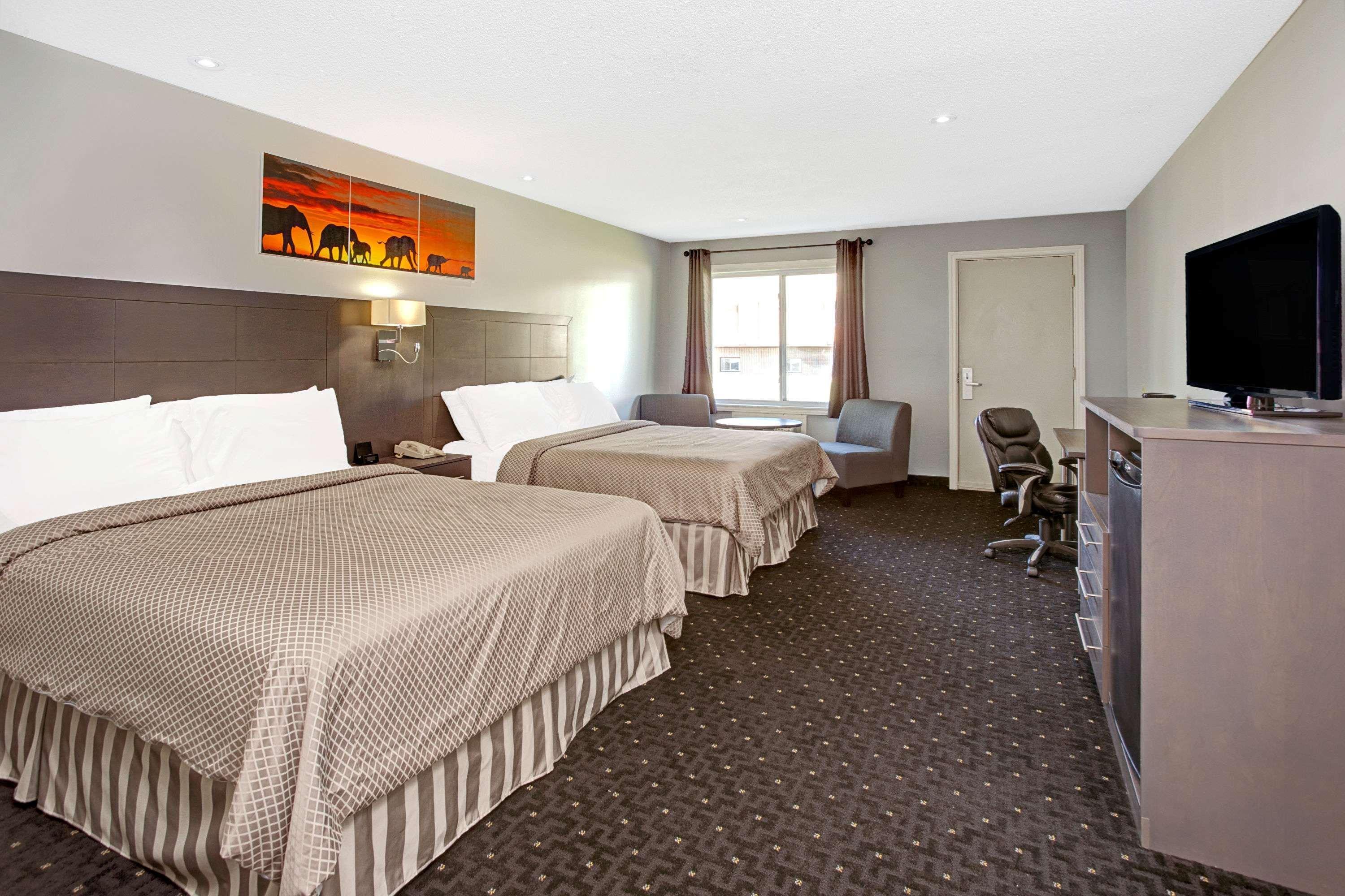 Howard Johnson By Wyndham Gananoque Exteriör bild