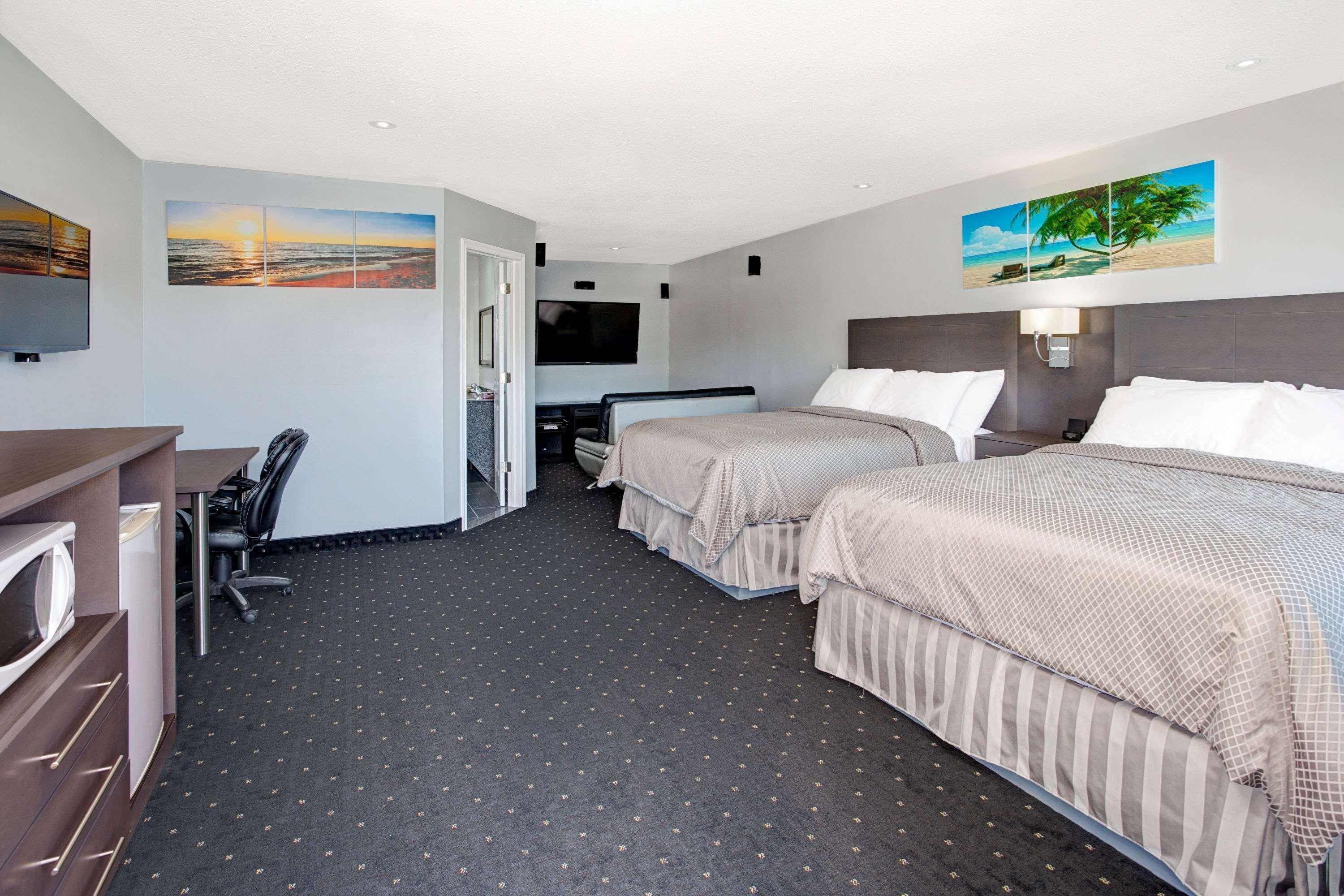 Howard Johnson By Wyndham Gananoque Exteriör bild