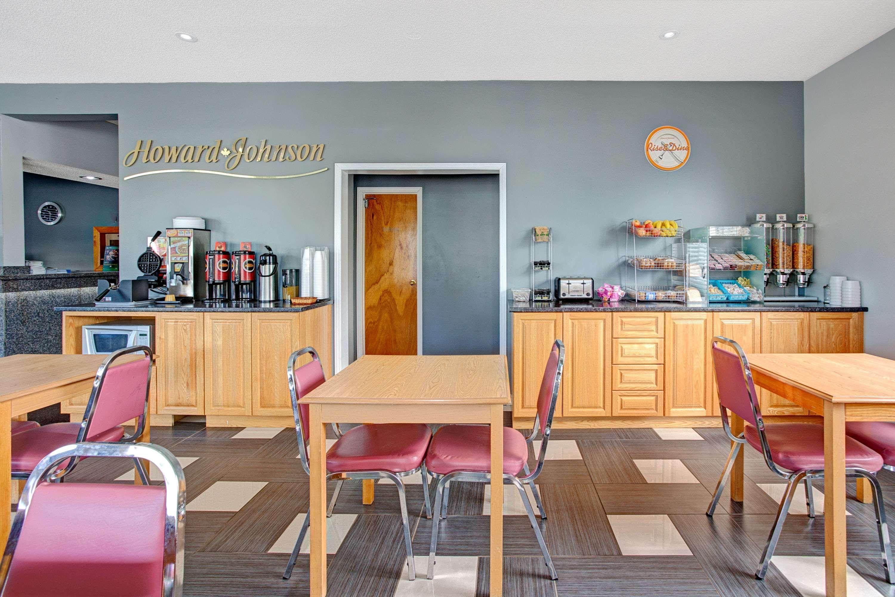Howard Johnson By Wyndham Gananoque Exteriör bild