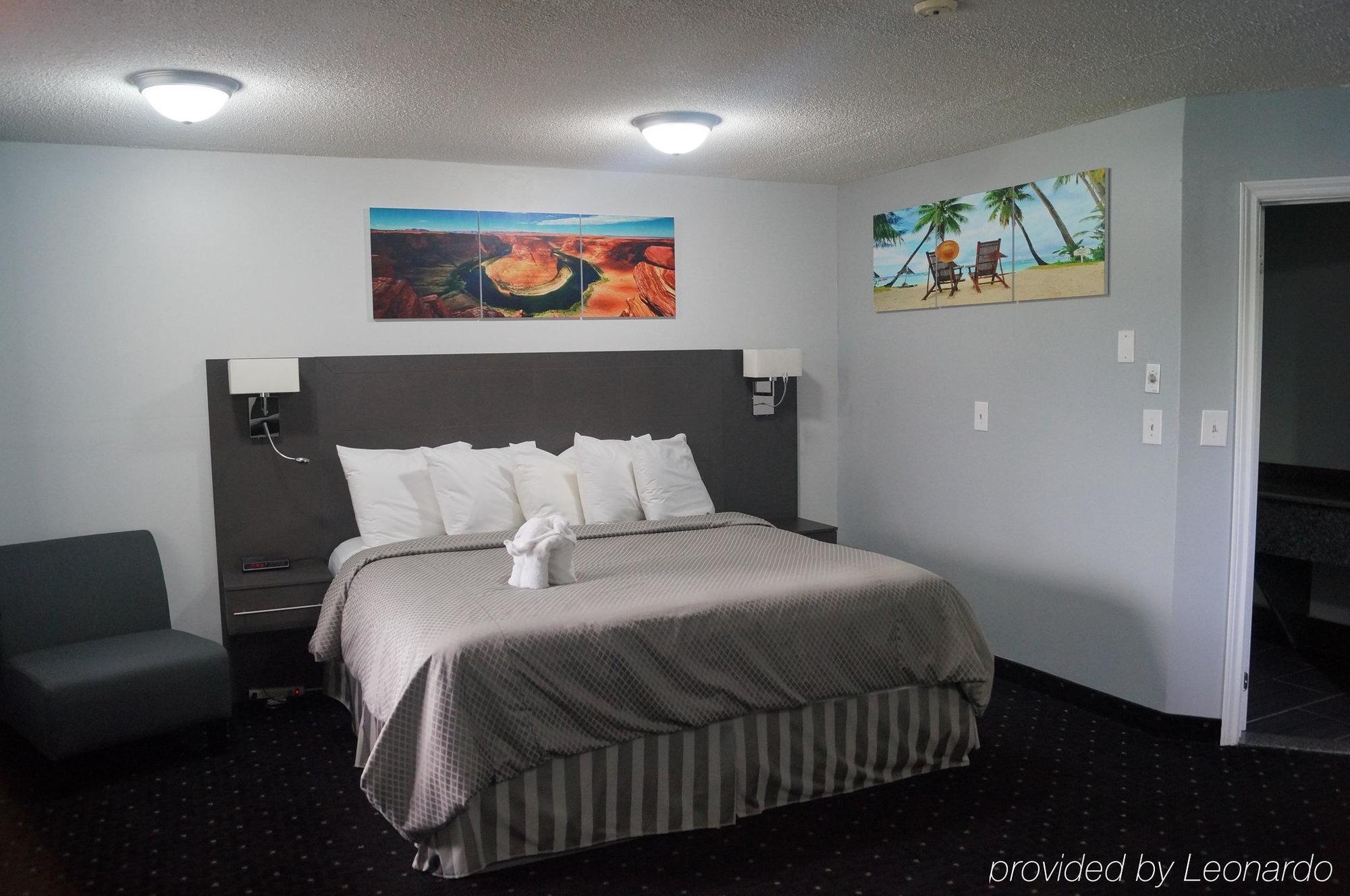 Howard Johnson By Wyndham Gananoque Exteriör bild