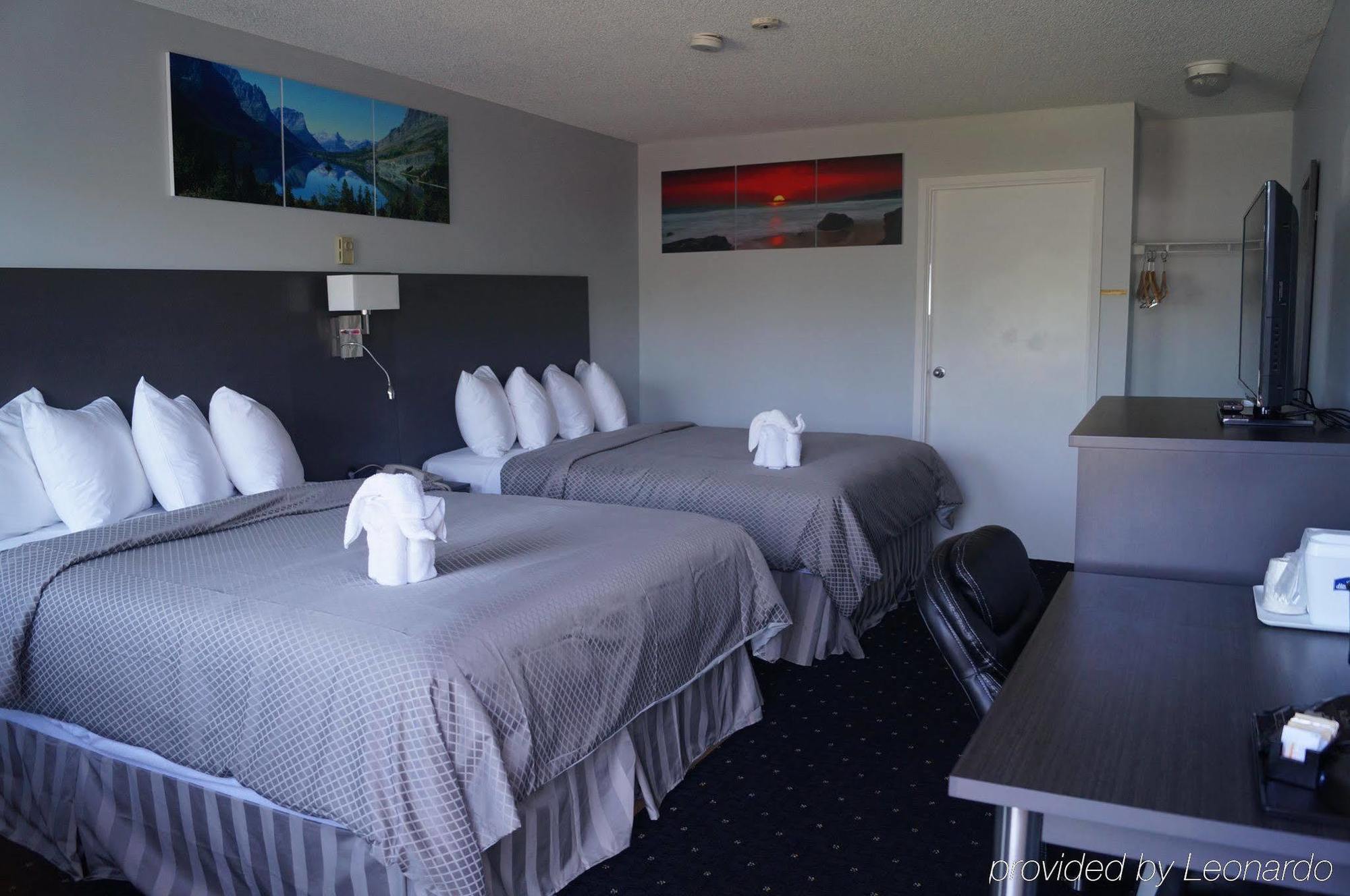 Howard Johnson By Wyndham Gananoque Exteriör bild