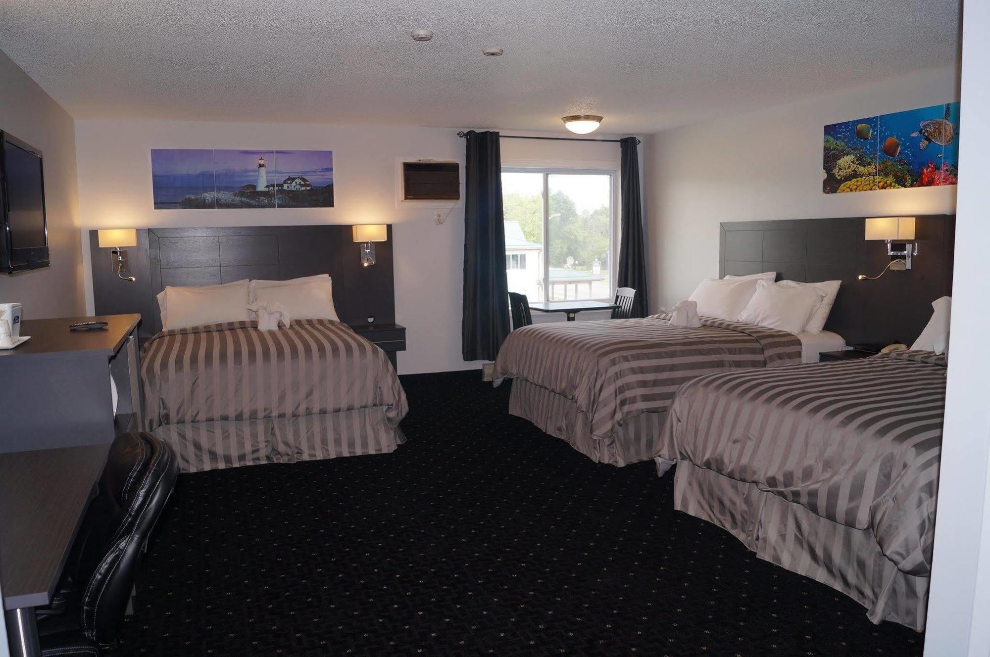 Howard Johnson By Wyndham Gananoque Exteriör bild